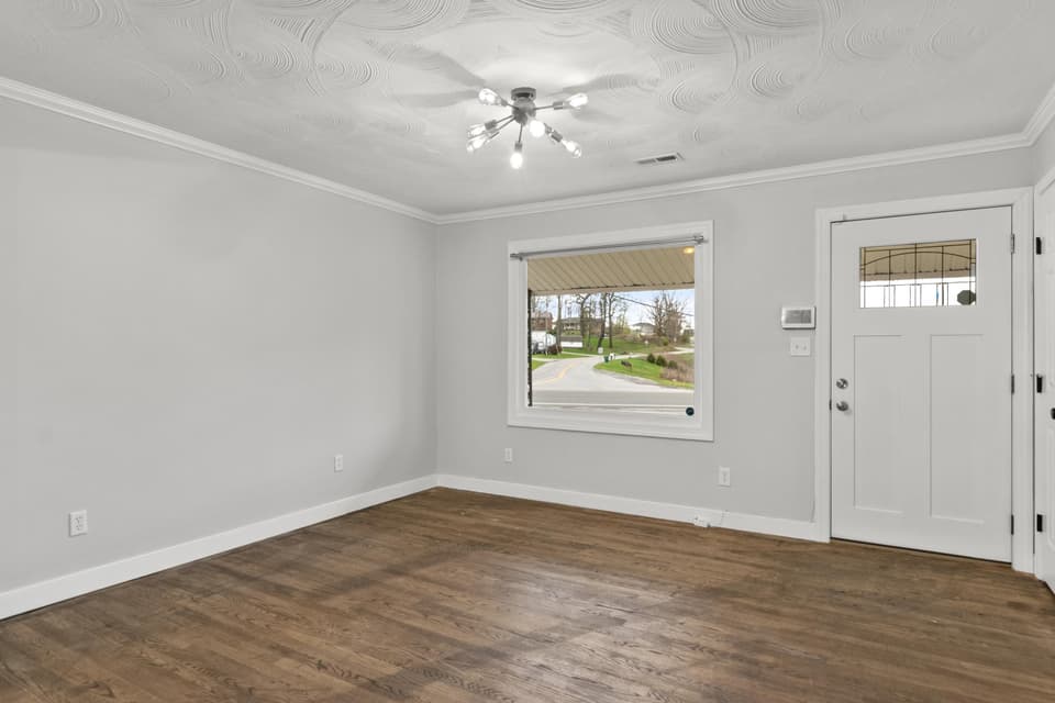4090 Roanoke Street, photo 2 of 40