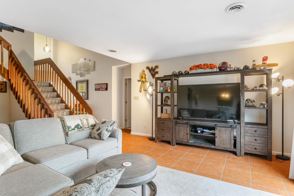 80 Patricia Lane, photo 8 of 40
