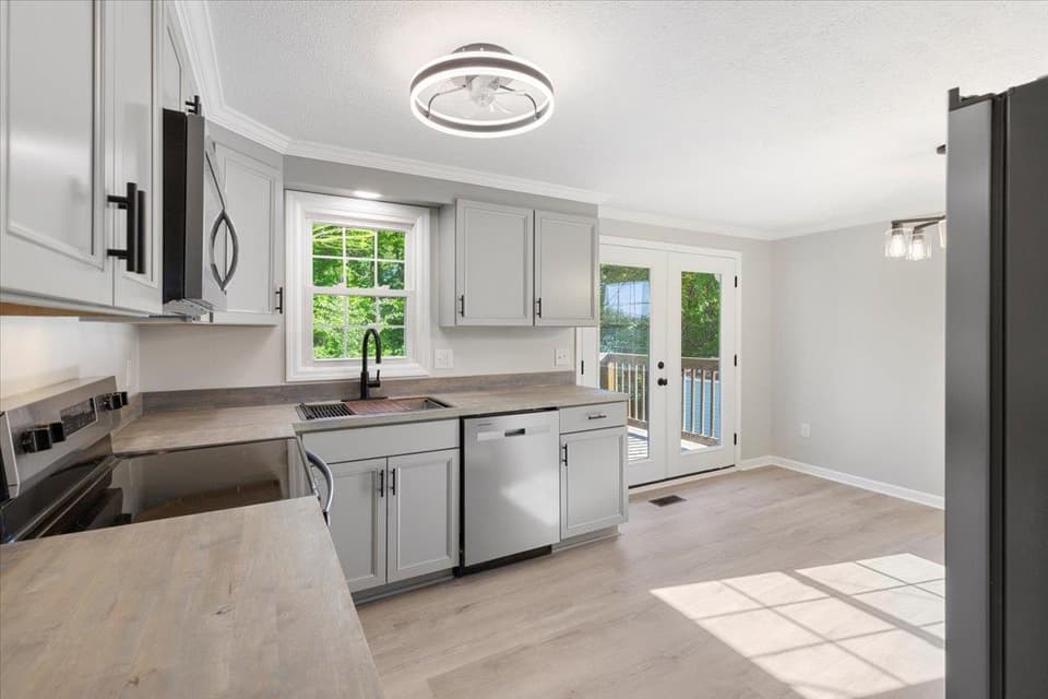 325 Mulberry Drive, photo 8 of 40