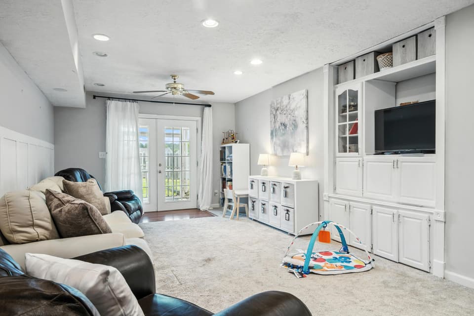 50 Sapphire Avenue, photo 33 of 39