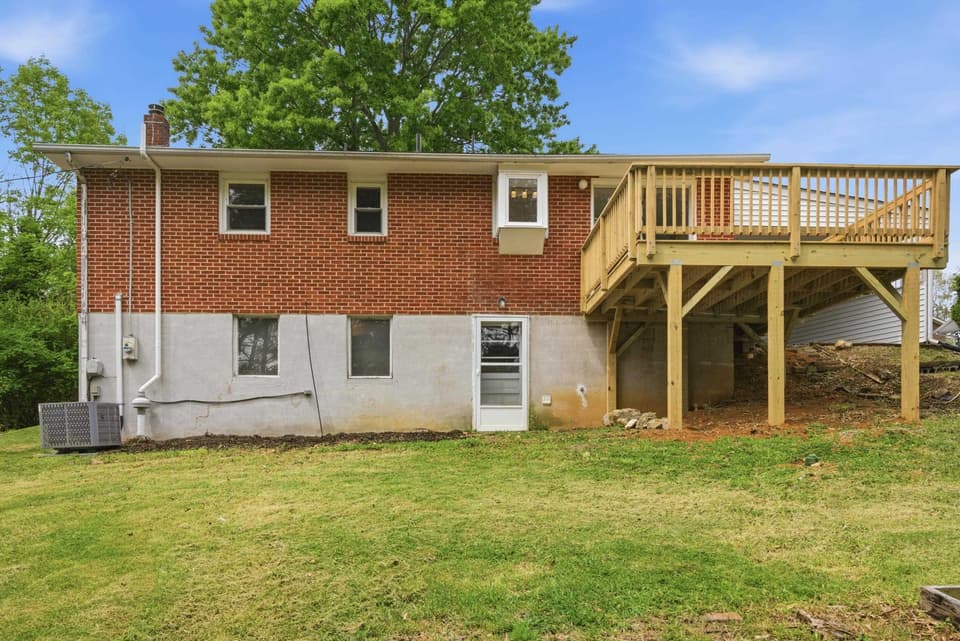 665 Betty Drive, photo 10 of 39