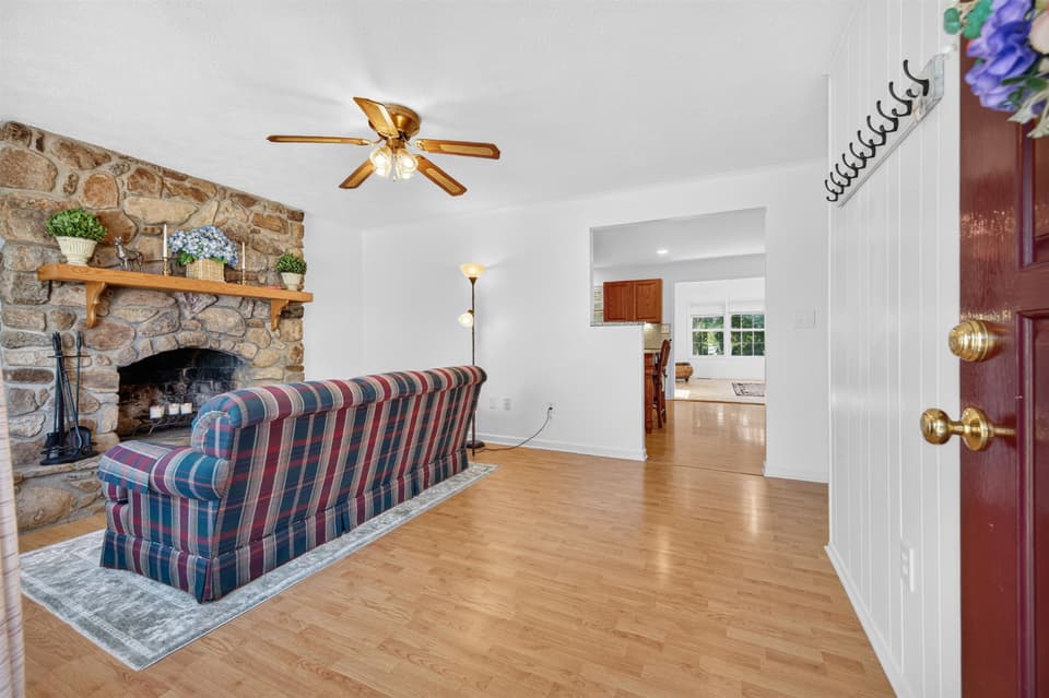 130 Pepper Street NE, photo 7 of 40