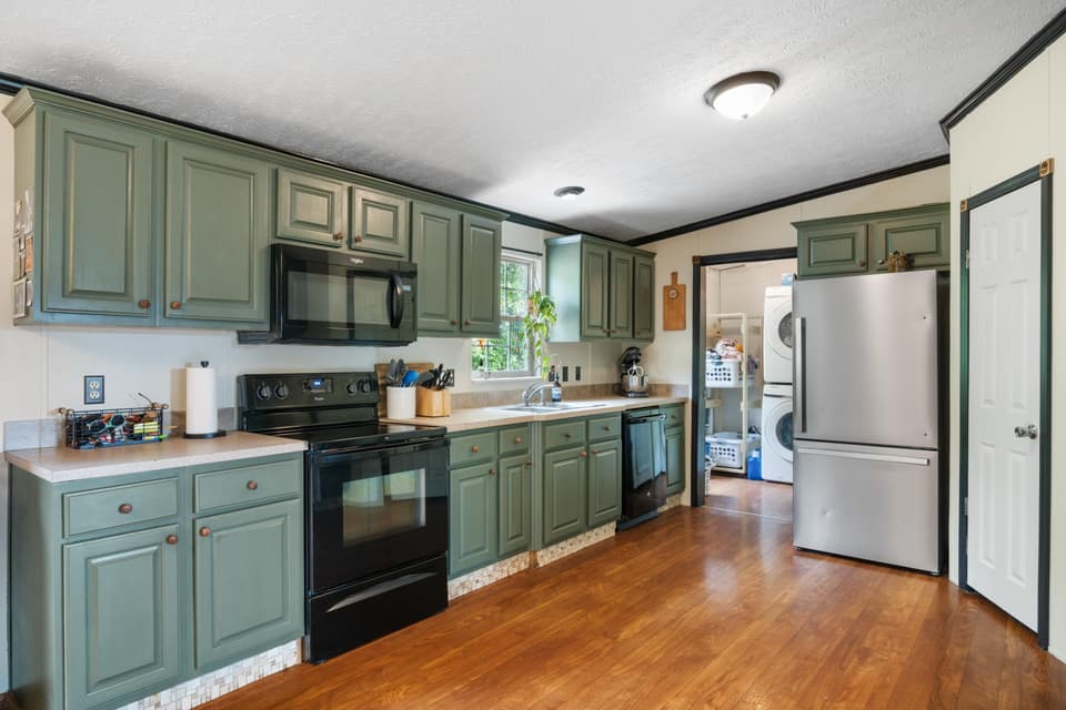 678 Peachtree Hill, photo 21 of 40