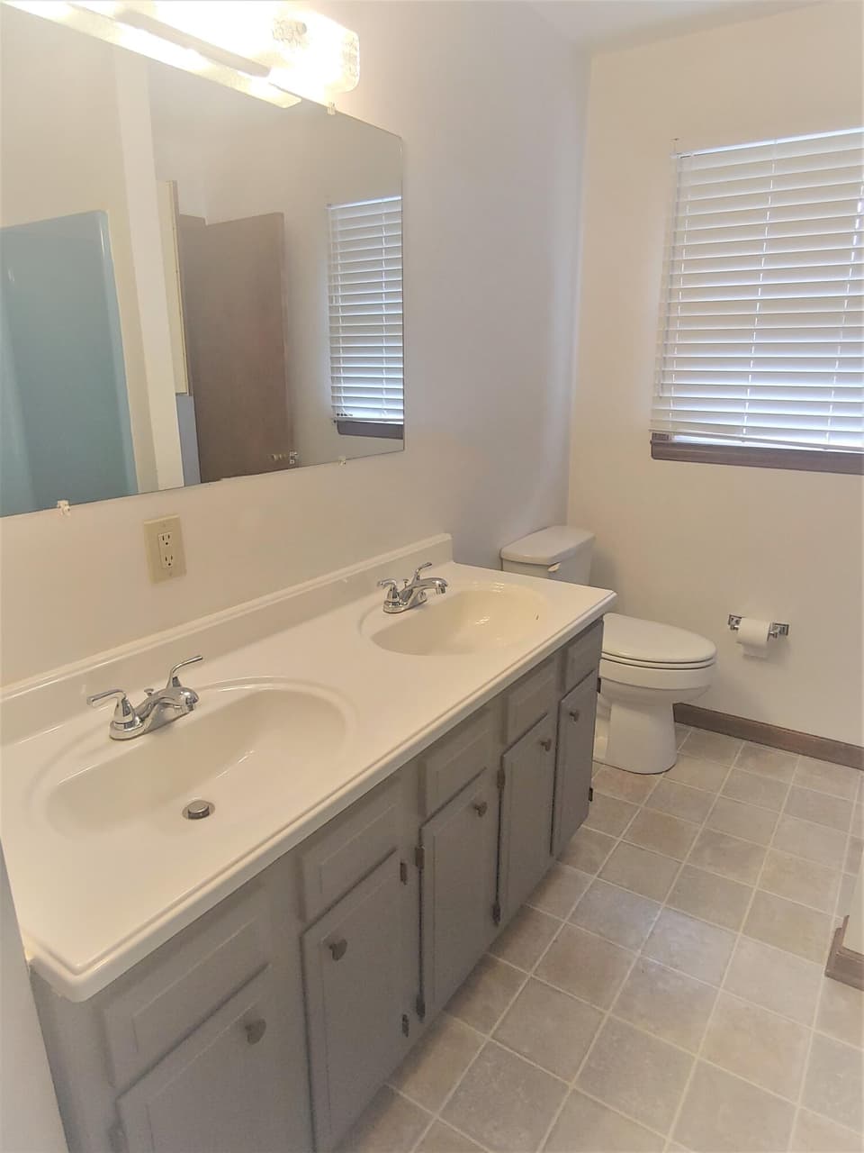 3875 Roanoke St, photo 19 of 40