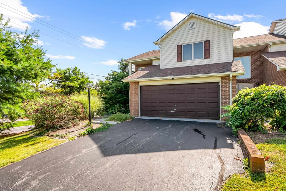 10 Patricia Lane SE, photo 2 of 36