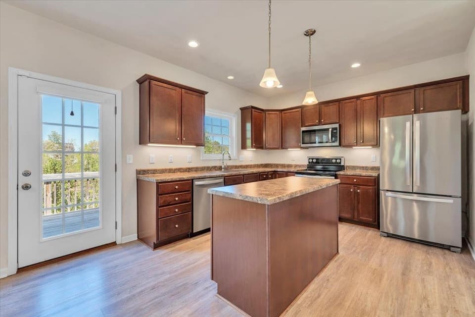 1140 Crosscreek Drive, photo 9 of 40