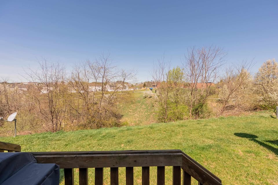 325 Oaktree Boulevard, photo 33 of 35