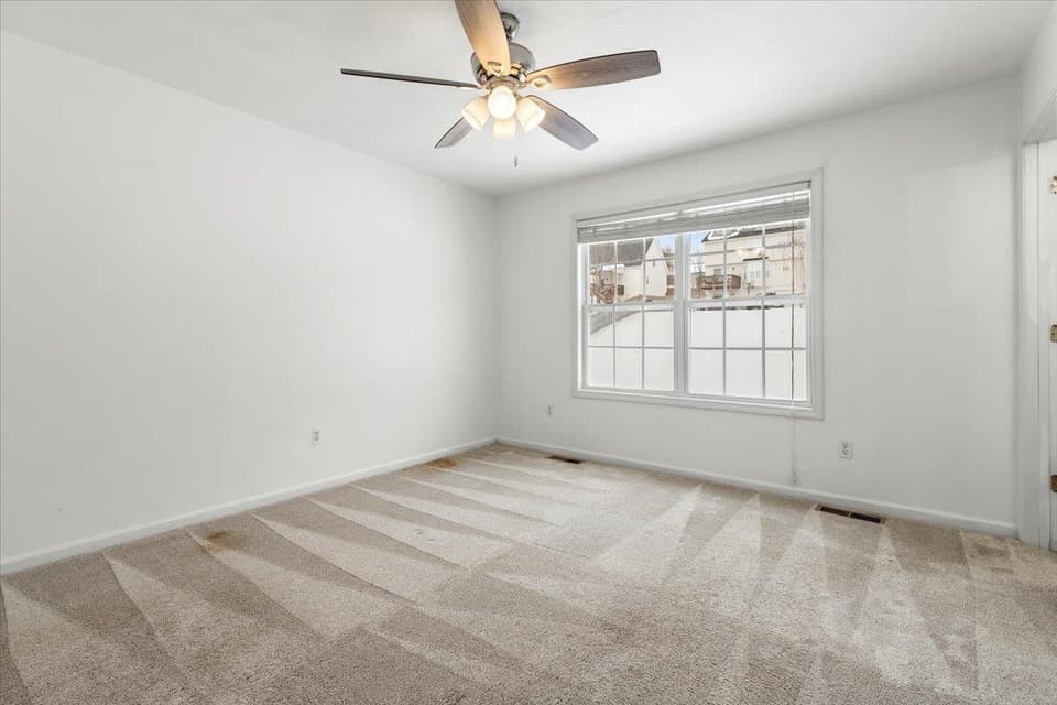 110 Sage Lane, photo 21 of 40