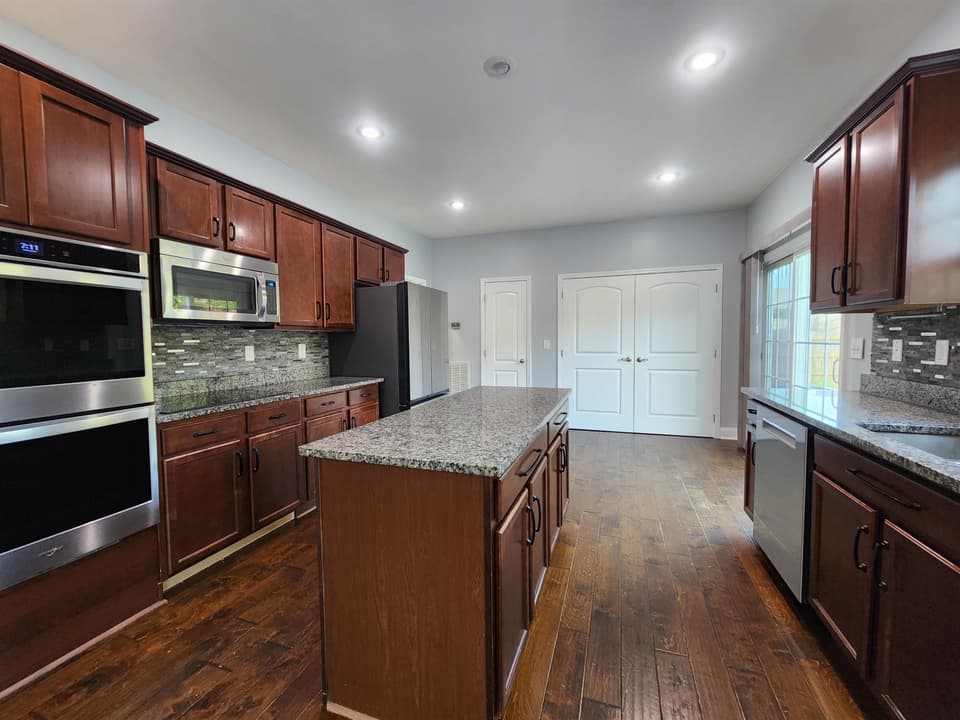 190 Aldwych Avenue, photo 13 of 40