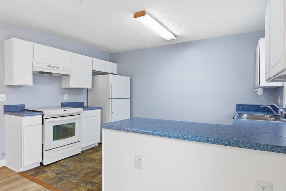 660 Warren Court, photo 10 of 29