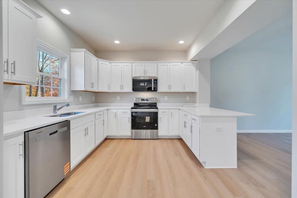 1555 Kensington Way, photo 11 of 38