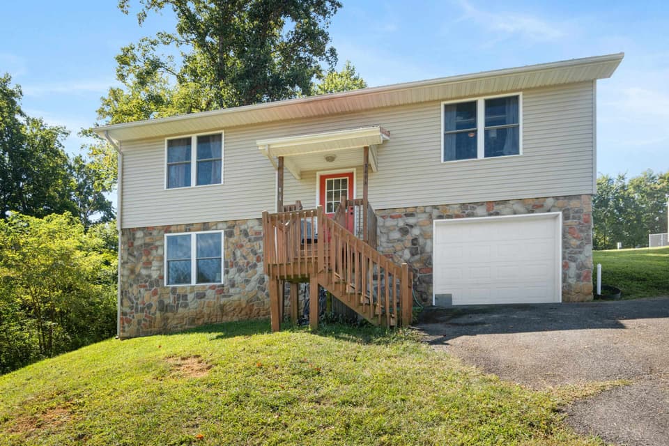 3494 Roanoke Street, Christiansburg, VA