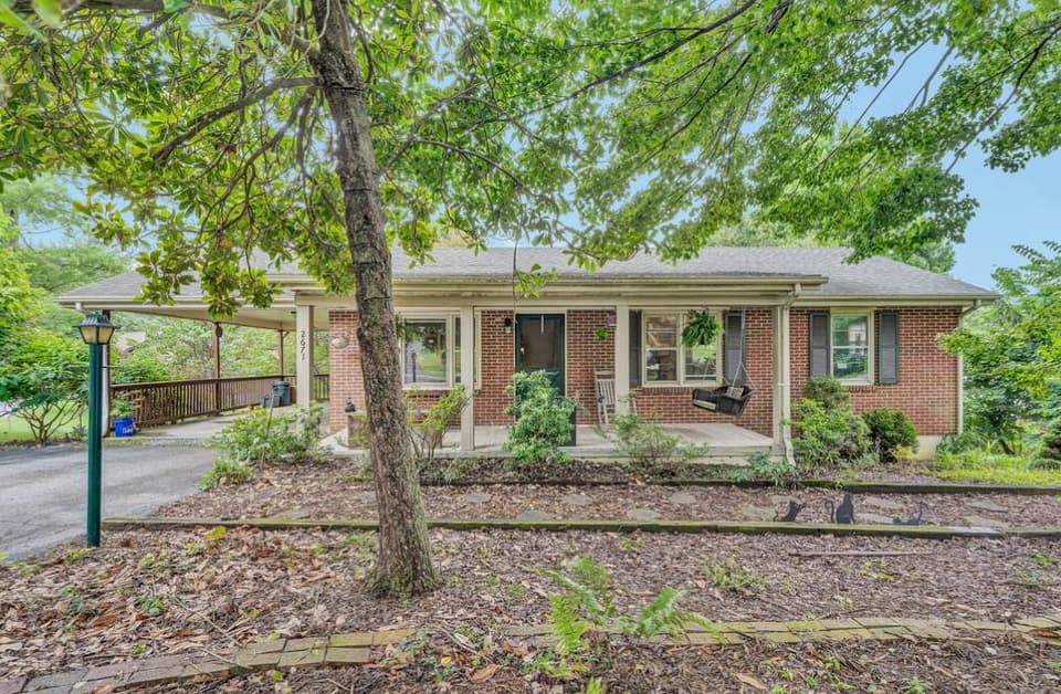 2671 Beulah Ln, photo 4 of 38