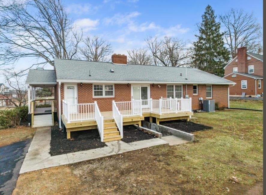 215 Overhill Road, photo 3 of 40