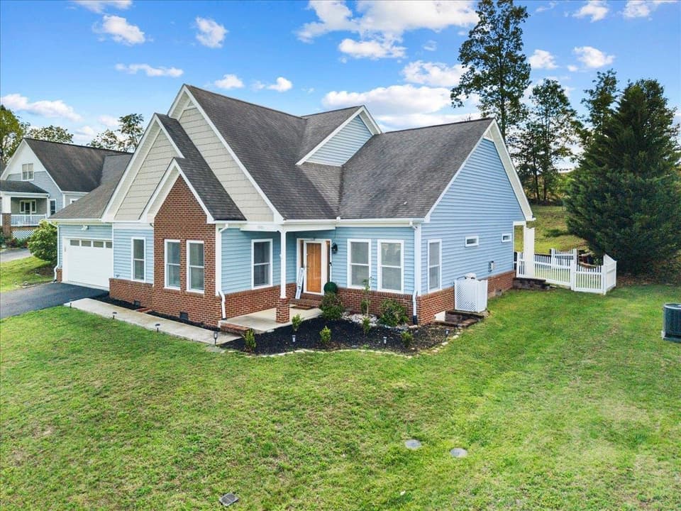 1015 Falor Lane, photo 4 of 40