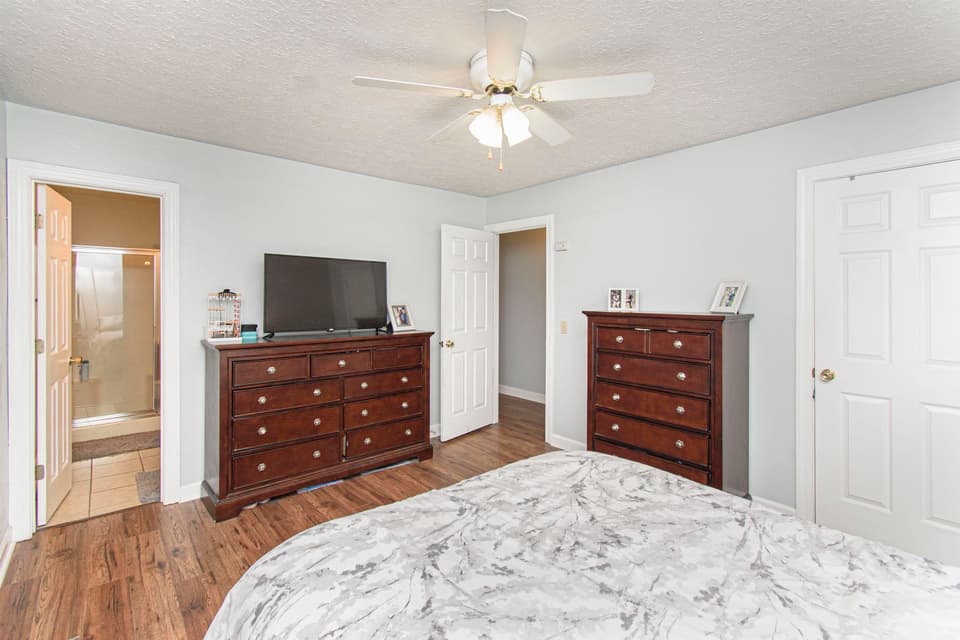 595 Tarrytown Road, photo 24 of 33