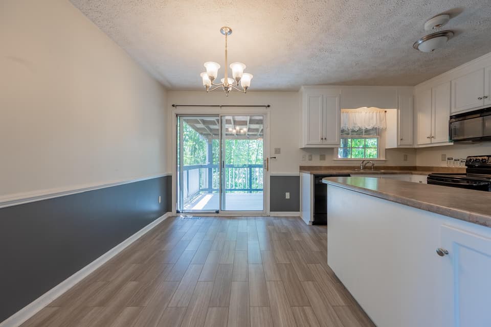 640 Warren Court, photo 13 of 40
