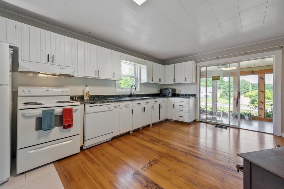 285 Dunlap Drive NE, photo 11 of 34