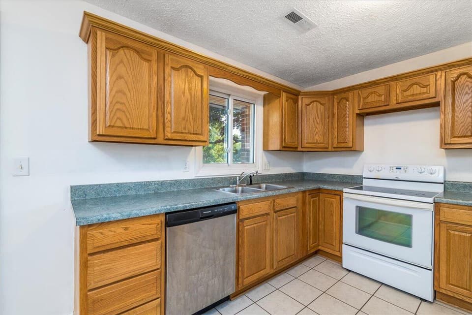 4320 Cumberland Dr SE, photo 12 of 40