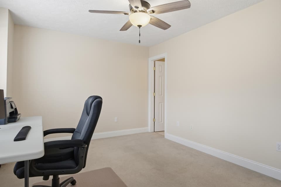 565 Oaktree Boulevard, photo 26 of 31