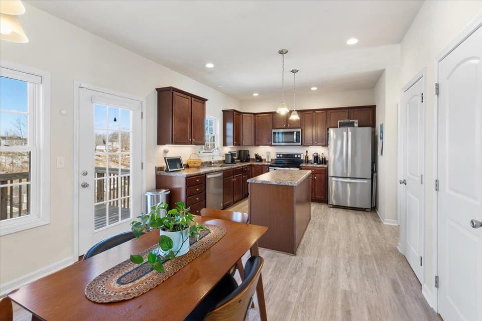 1140 Crosscreek Drive, photo 14 of 40