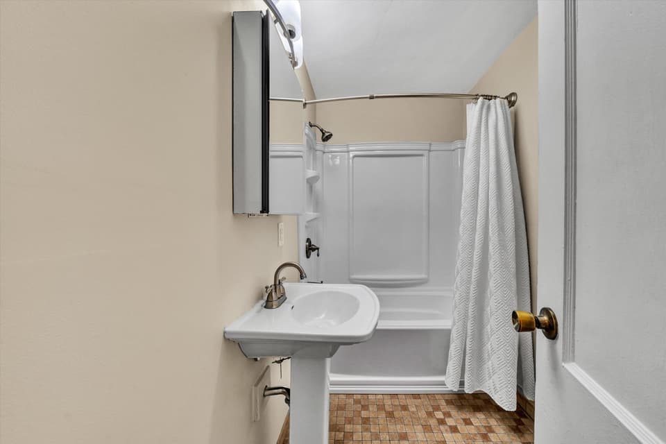 215 S Hill Drive, photo 30 of 37