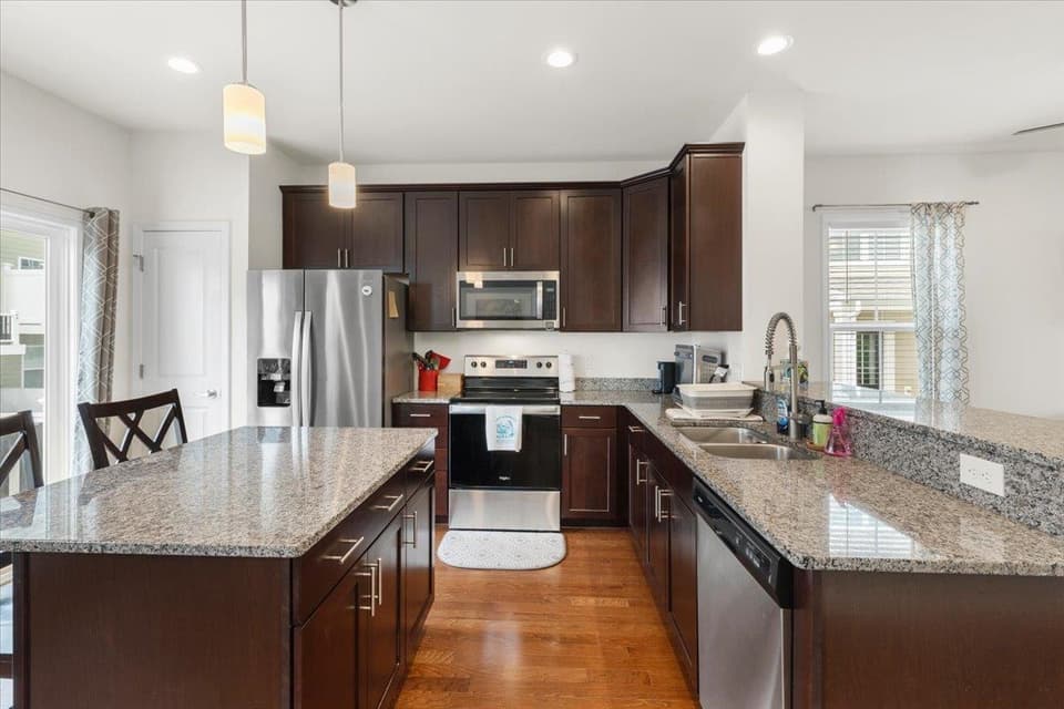 325 John Adams Drive, photo 14 of 40