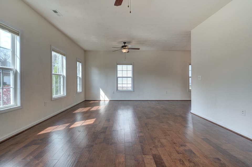 160 Roudabush Drive, photo 9 of 34
