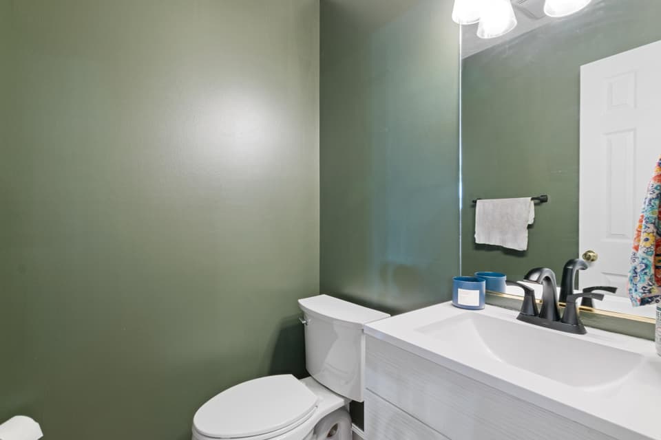 145 Gold Leaf Drive, photo 15 of 27
