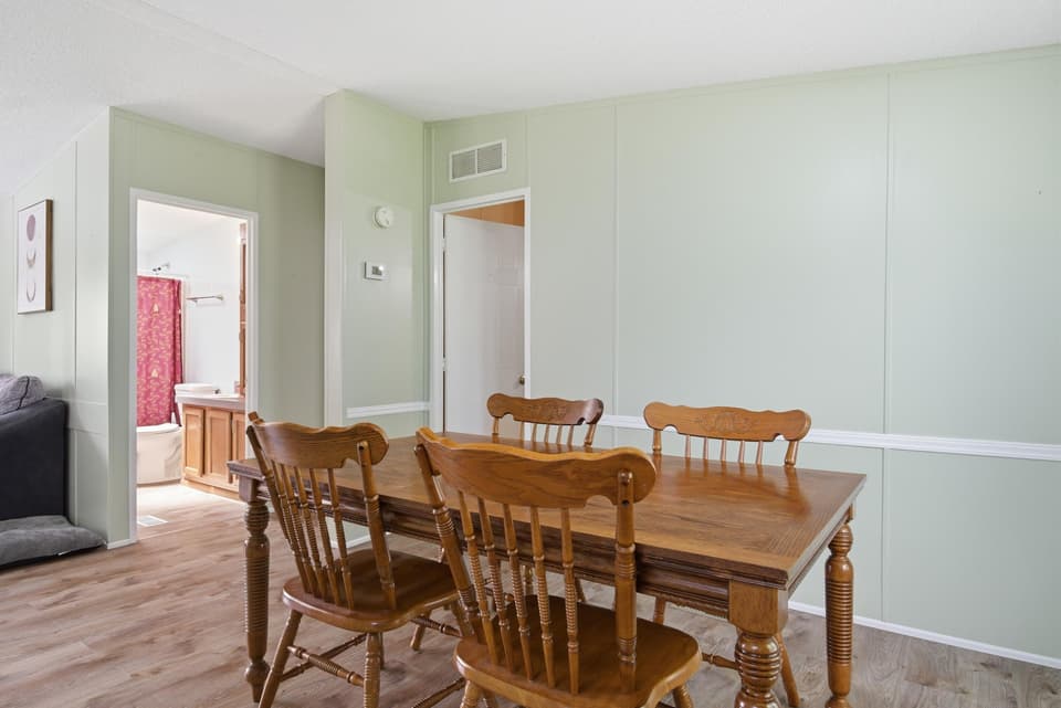 670 Liberty Street NE, photo 11 of 38