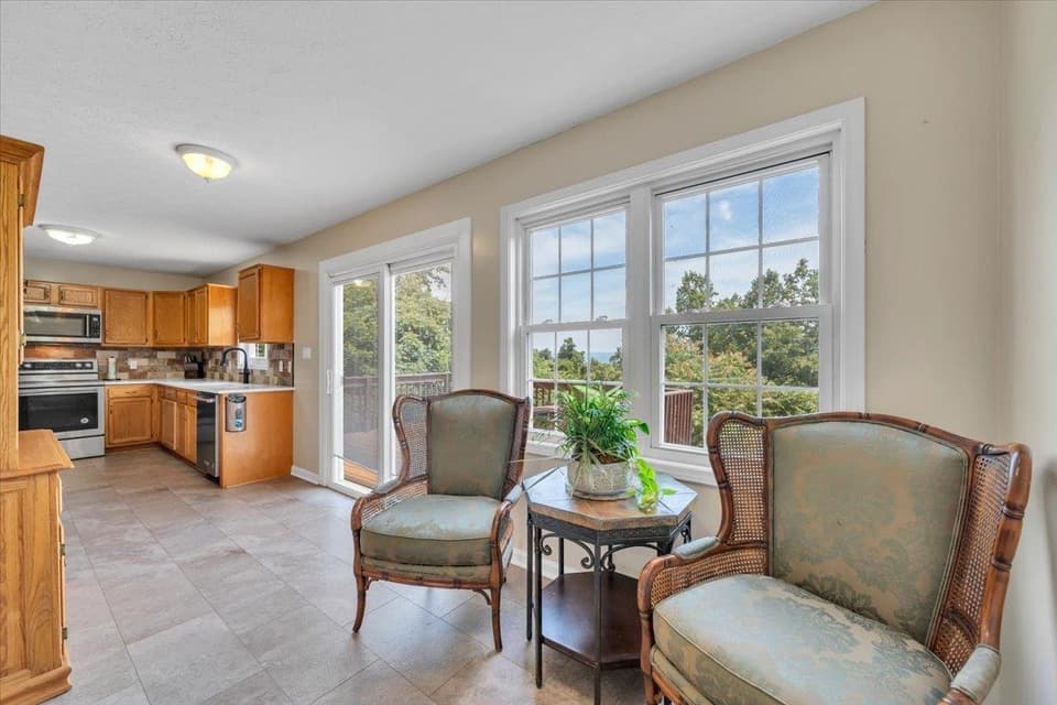 20 Wood Ridge Drive, photo 8 of 40