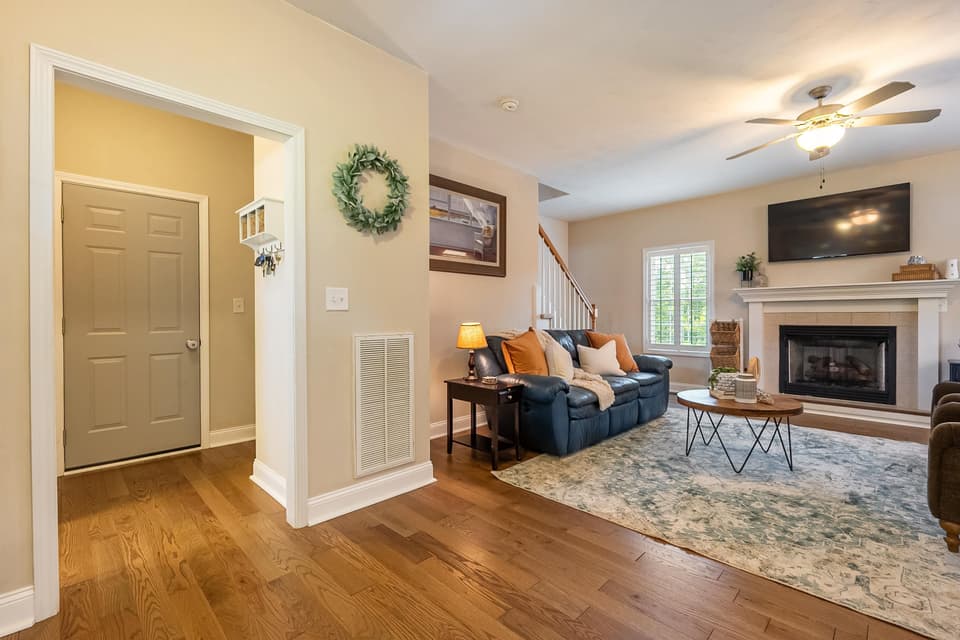 1136 Crosscreek Drive, photo 11 of 40