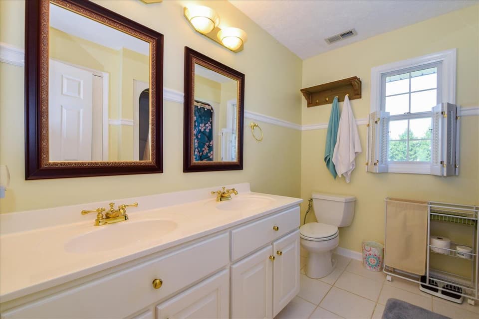 2070 Lake Vista Drive, photo 18 of 36