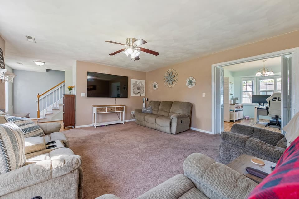 210 Berkshire Drive, photo 6 of 40