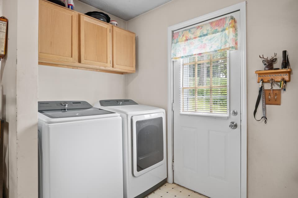 490 Sunnyside Lane, photo 21 of 36