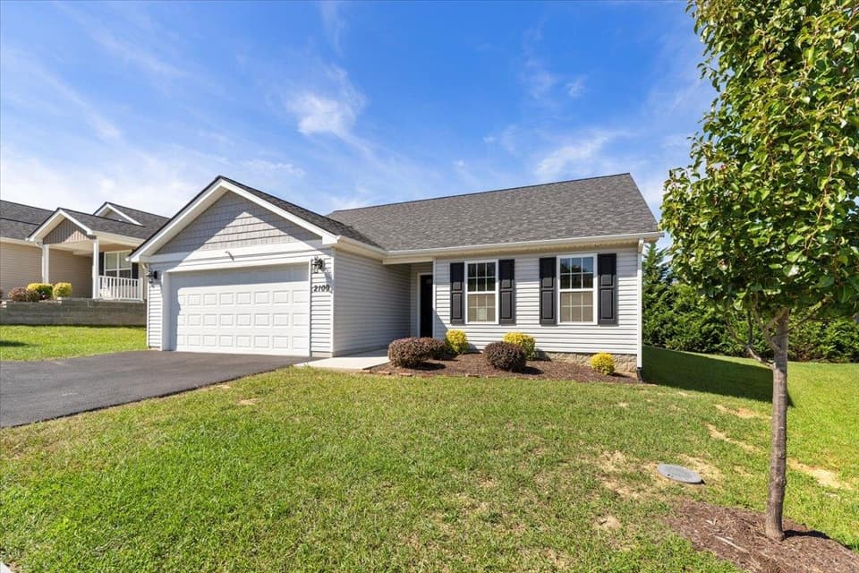 2100 Glade Drive SE, photo 6 of 40