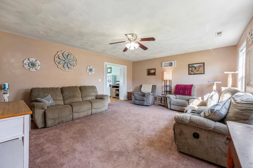210 Berkshire Drive, photo 8 of 40