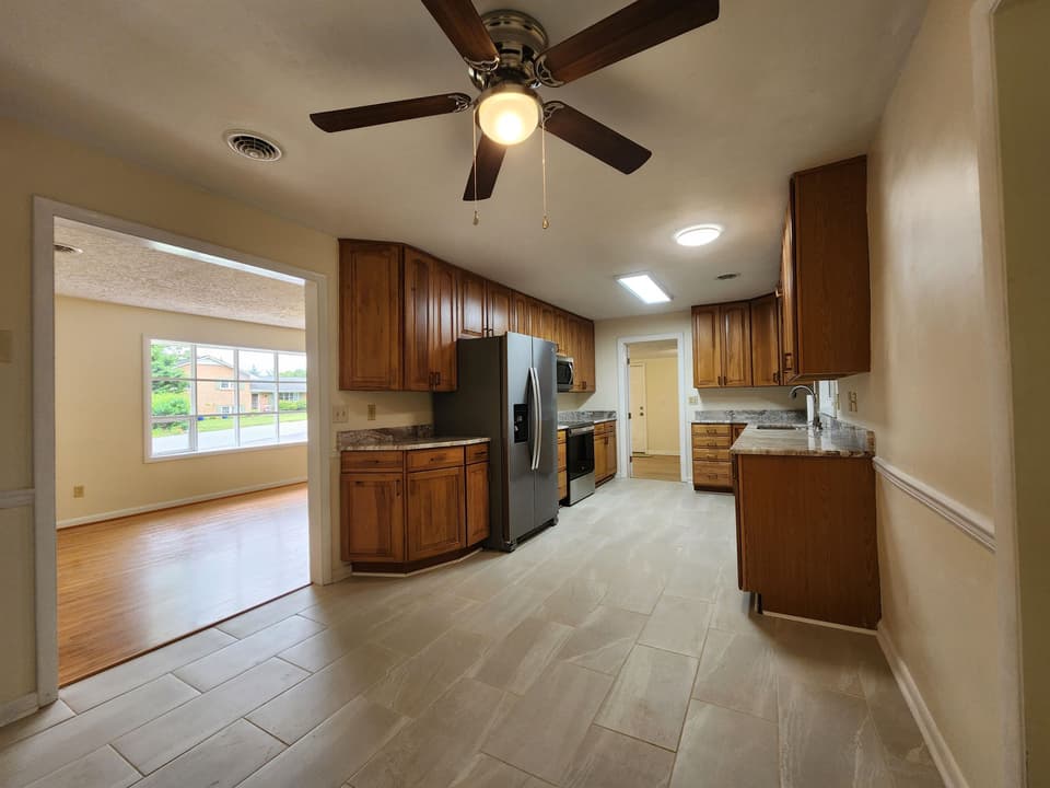 455 Chinquapin Trail SE, photo 9 of 40