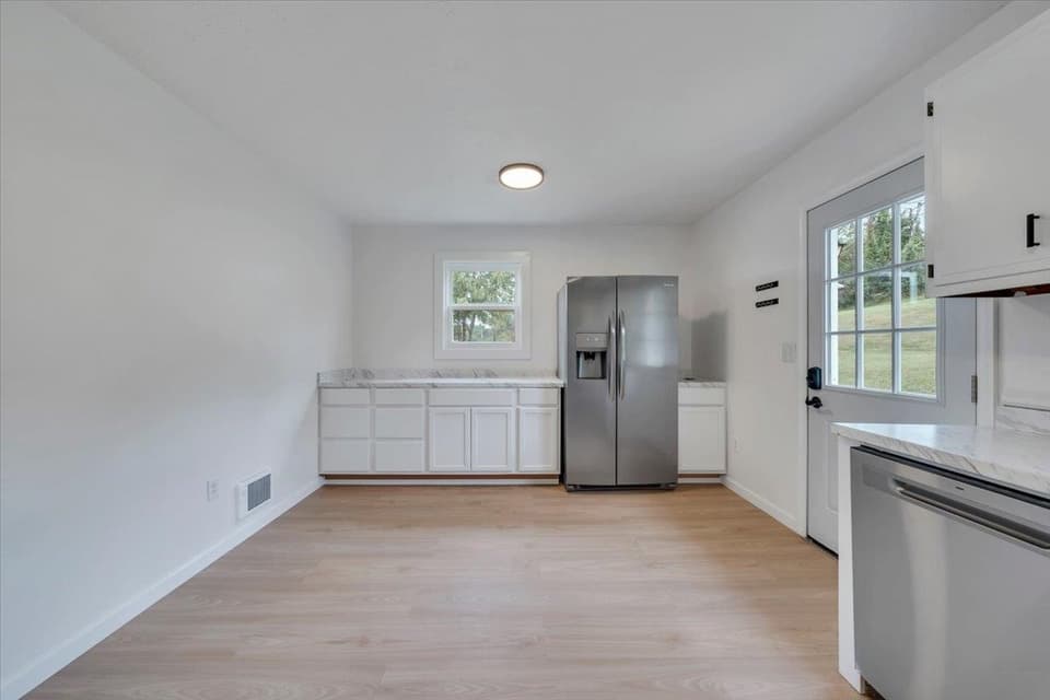 935 NE Depot Street NE, photo 8 of 26