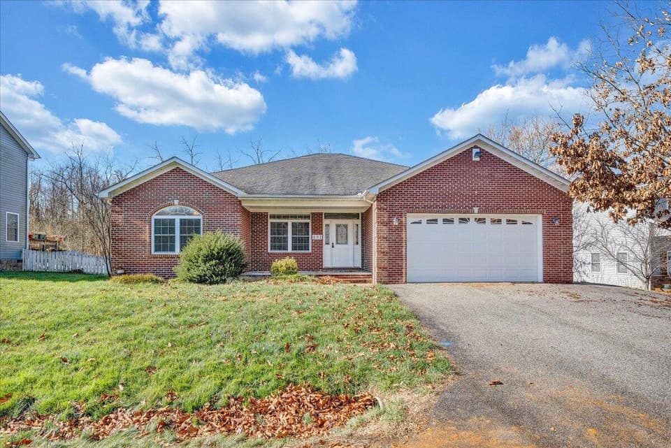 481 Houchins Rd, photo 2 of 35