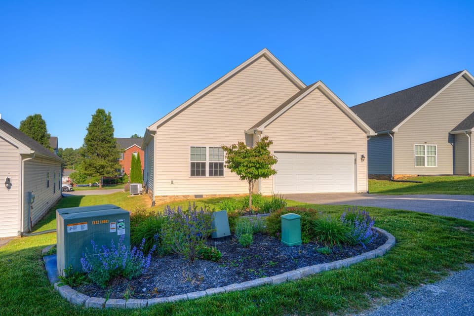 150 Roudabush Drive, photo 2 of 34