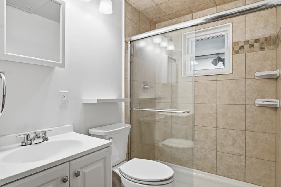 380 Clearview Drive, photo 18 of 40