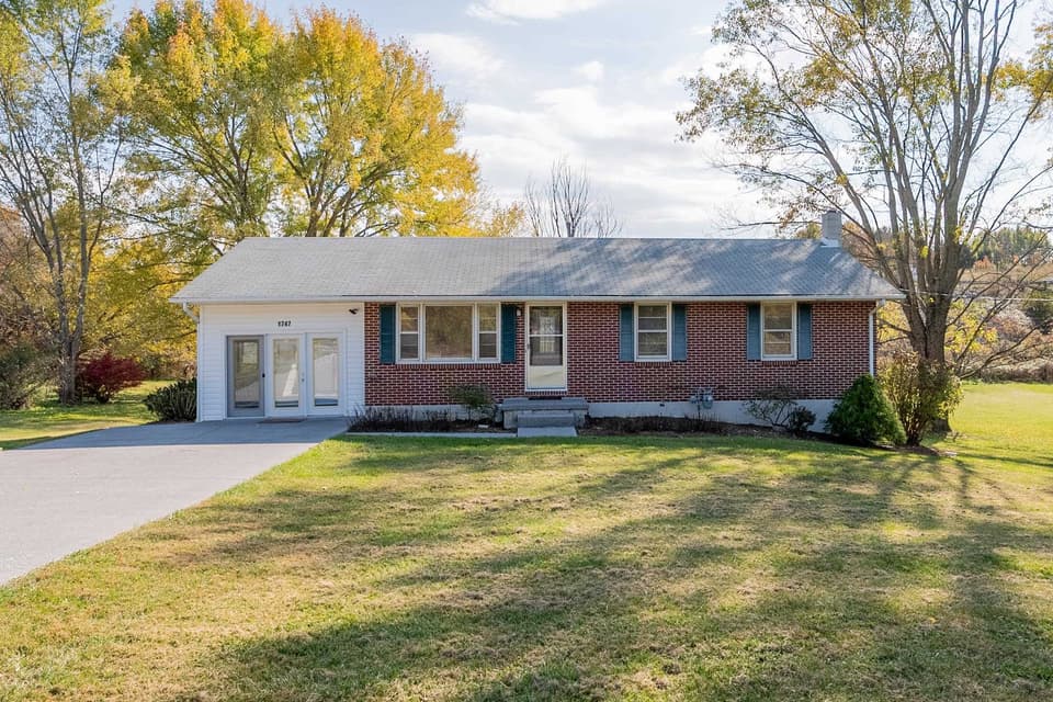 1747 Mud Pike Road, photo 2 of 40