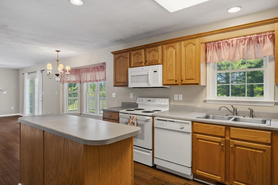 55 Sapphire Avenue, photo 22 of 40