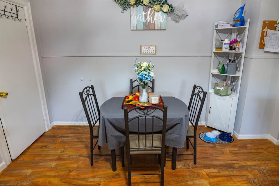 211 Alleghany Street SE, photo 16 of 24