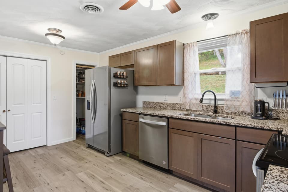 460 Chrisman Street, photo 9 of 30