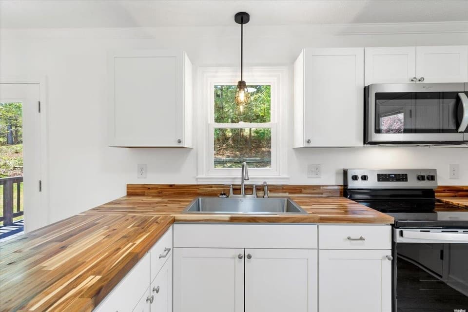 2435 Glade Drive SE, photo 13 of 40
