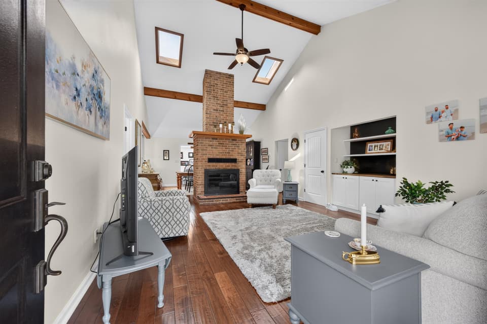 2405 Glade Drive SE, photo 8 of 40