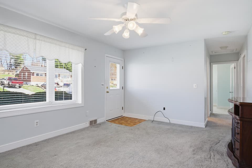205 Roundhill Drive, photo 18 of 40