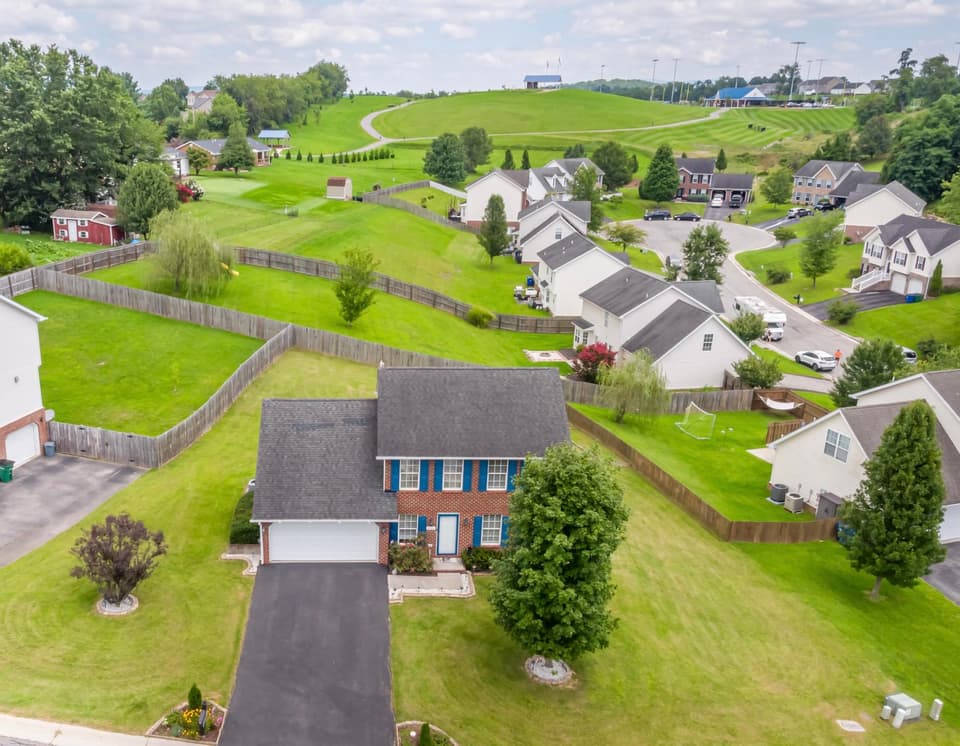 435 Majestic Drive, photo 2 of 26